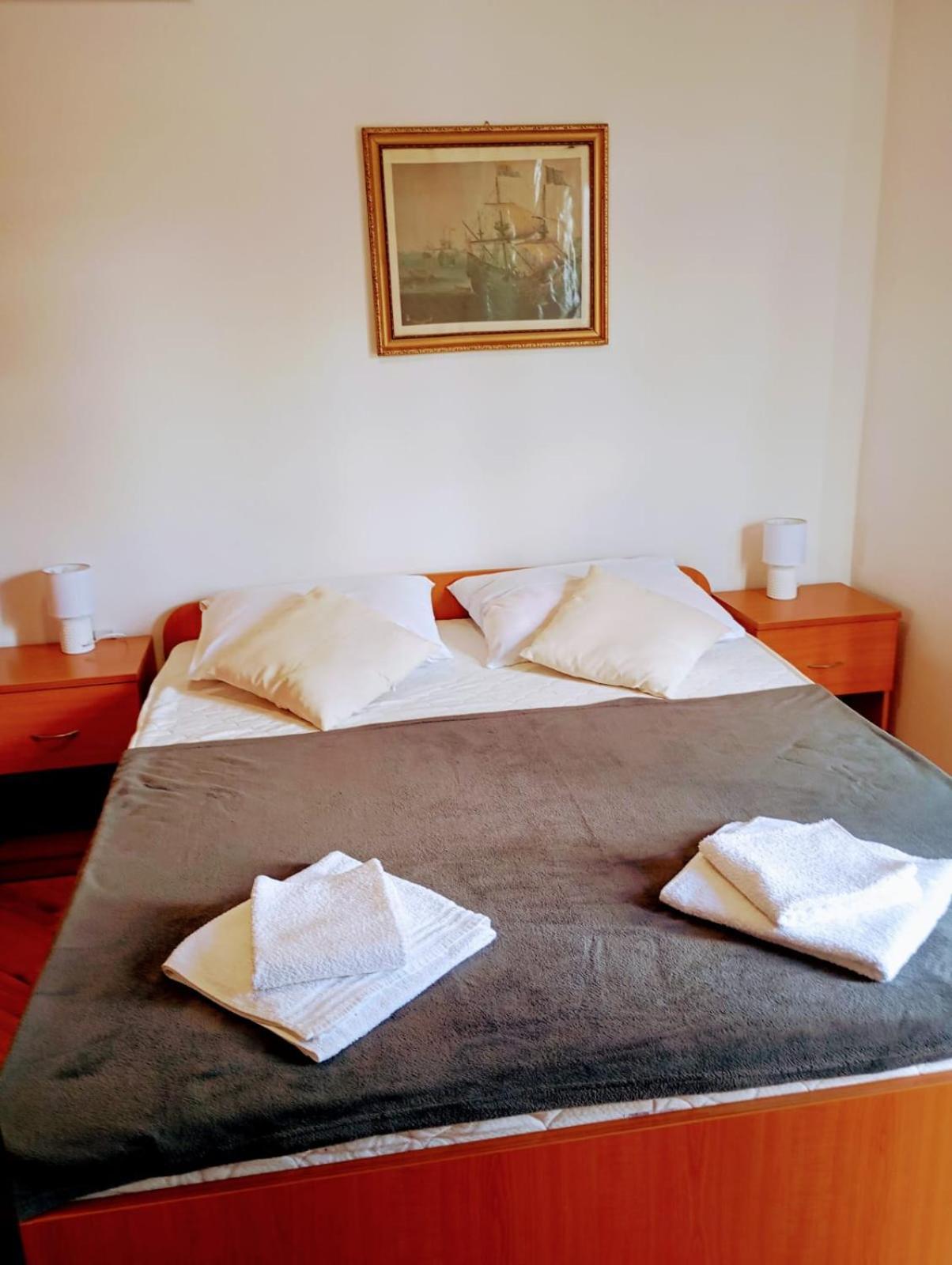 Rooms Helena Krk Town Eksteriør bilde