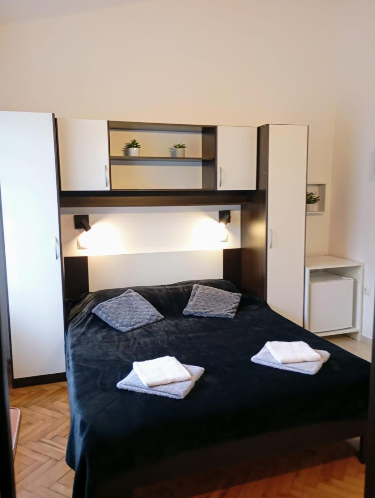 Rooms Helena Krk Town Eksteriør bilde