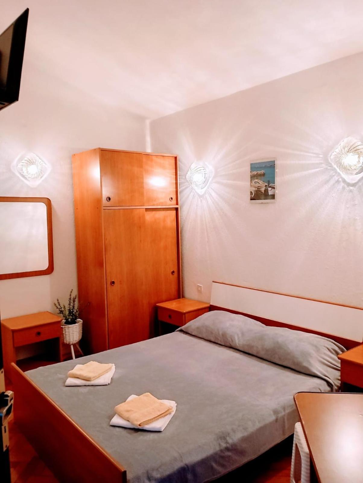 Rooms Helena Krk Town Eksteriør bilde